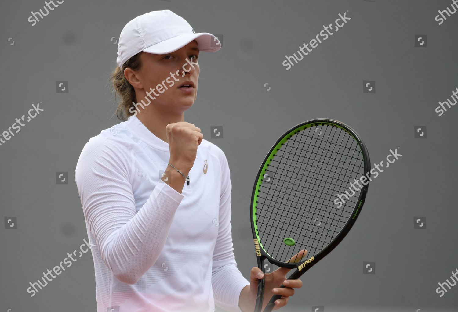 IGA SWIATEK POLAND REACTS SHE PLAYS Editorial Stock Photo Stock Image Shutterstock