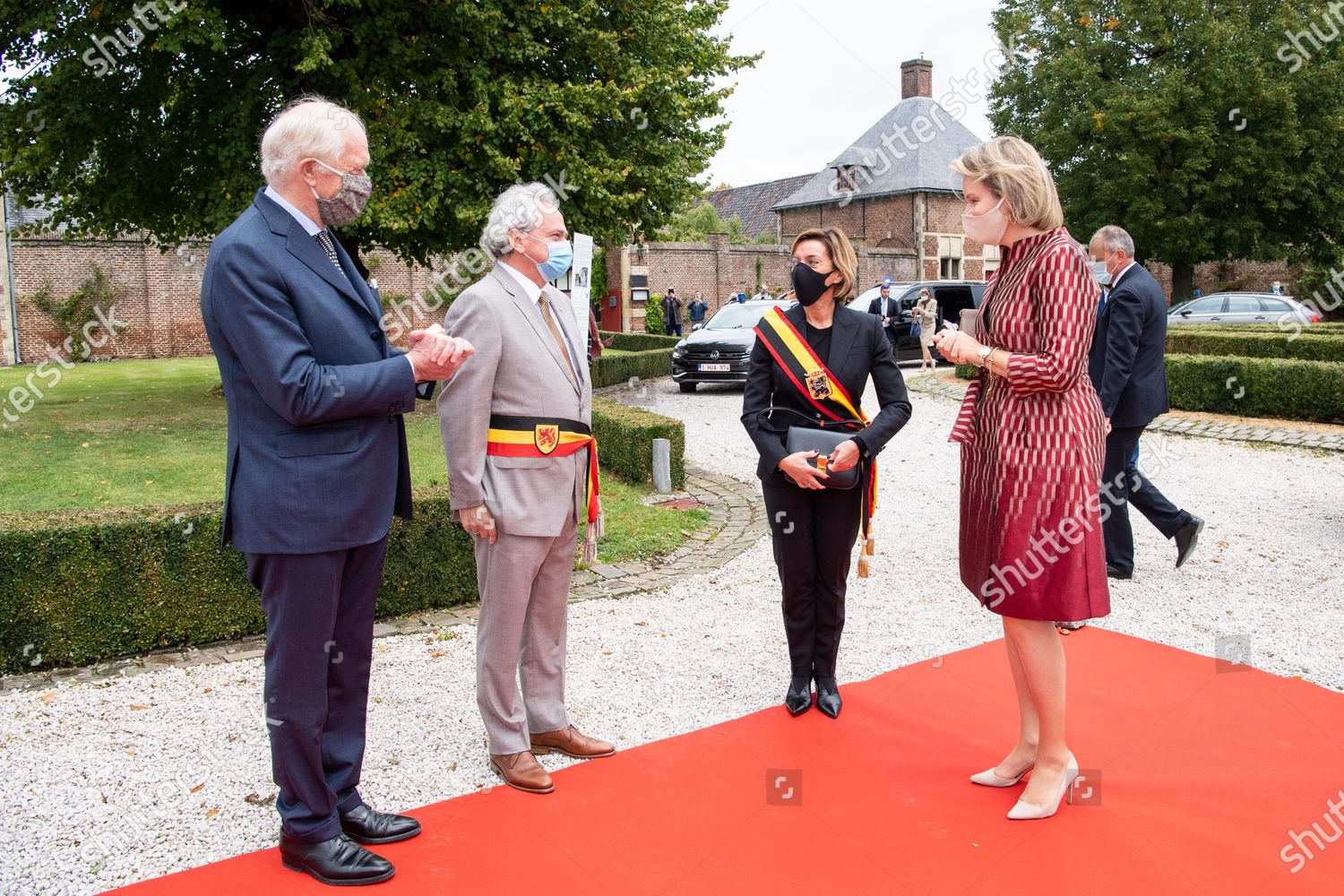 CASA REAL BELGA - Página 28 Queen-mathilde-visit-to-oost-vlaanderen-laarne-belgium-shutterstock-editorial-10804248ag