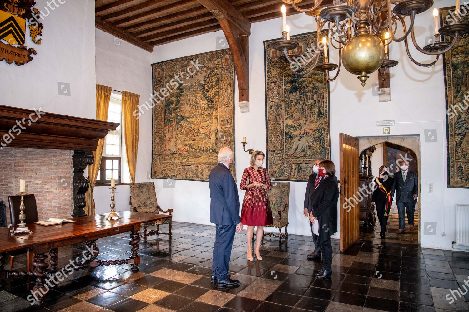 CASA REAL BELGA - Página 29 Queen-mathilde-visit-to-oost-vlaanderen-laarne-belgium-shutterstock-editorial-10804248ar