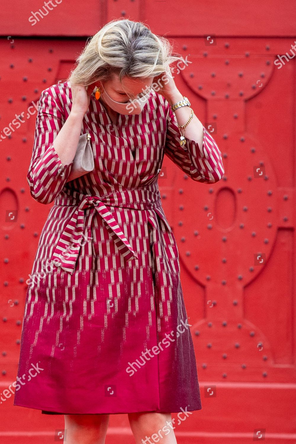 CASA REAL BELGA - Página 29 Queen-mathilde-visit-to-oost-vlaanderen-laarne-belgium-shutterstock-editorial-10804248m