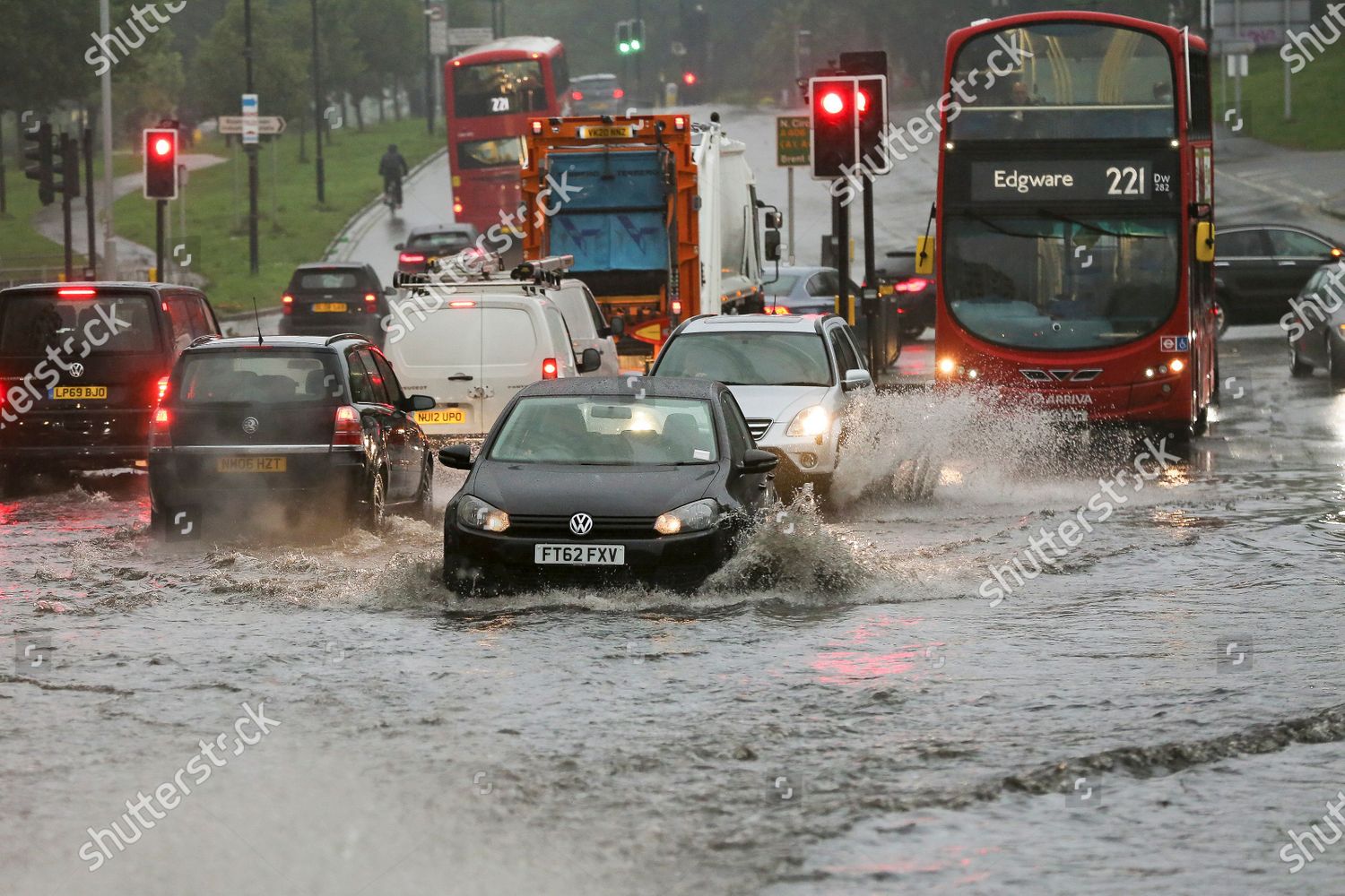 Cars Drive Through Flood North London Caused Redaktionelles Stockfoto Stockbild Shutterstock
