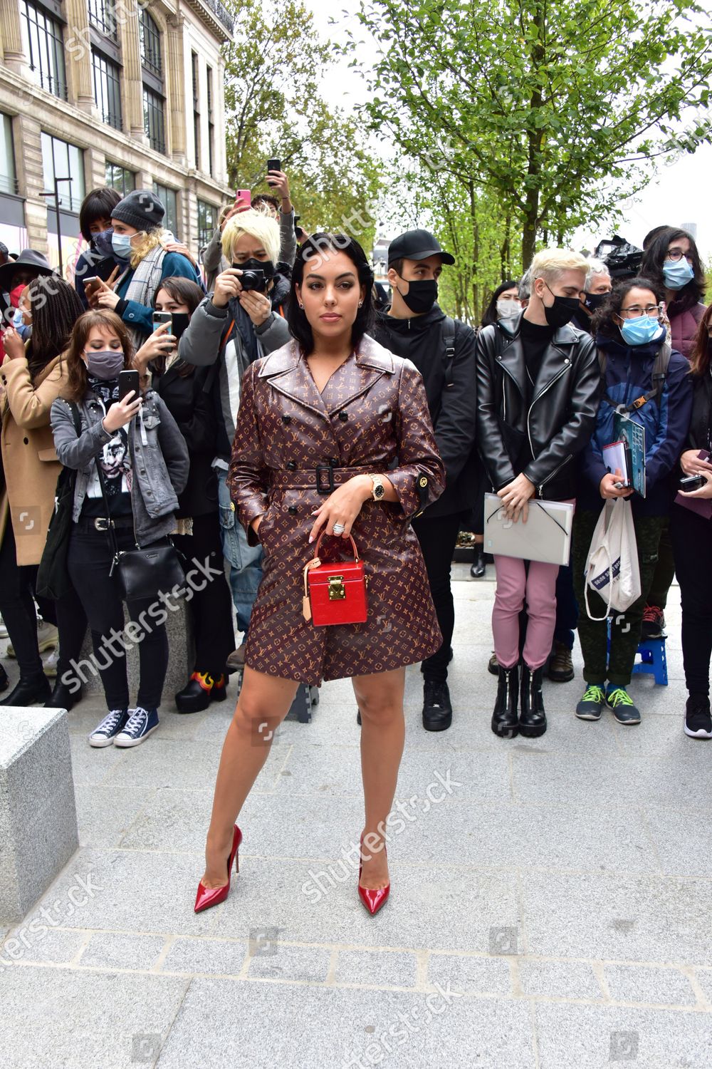 GEORGINA RODRIGUEZ AT THE LOUIS VUITTON FASHION SHOW IN PARIS