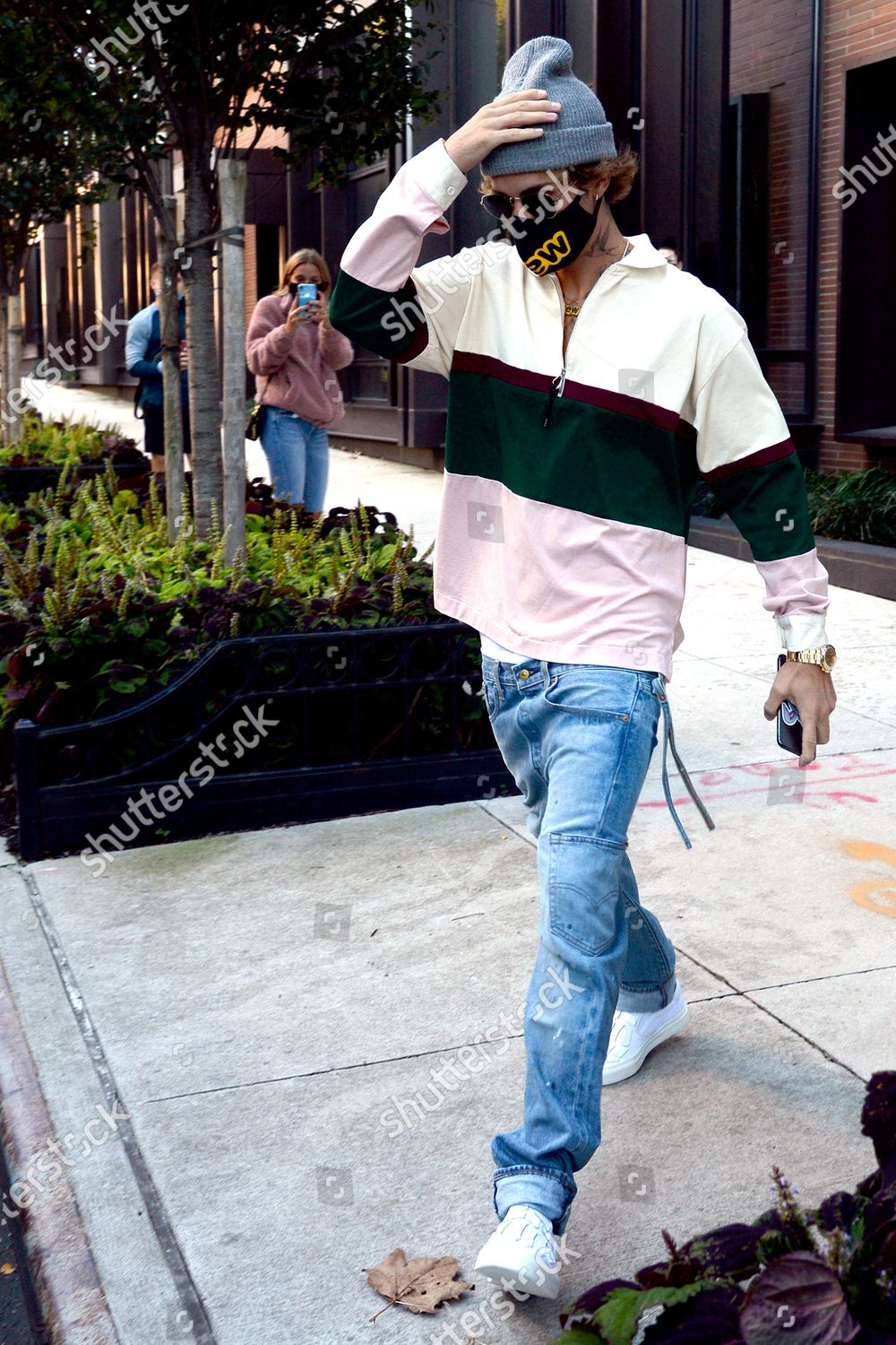 Justin Bieber Leaving His Apartment Wearing His のエディトリアルストック写真 ストック画像 Shutterstock
