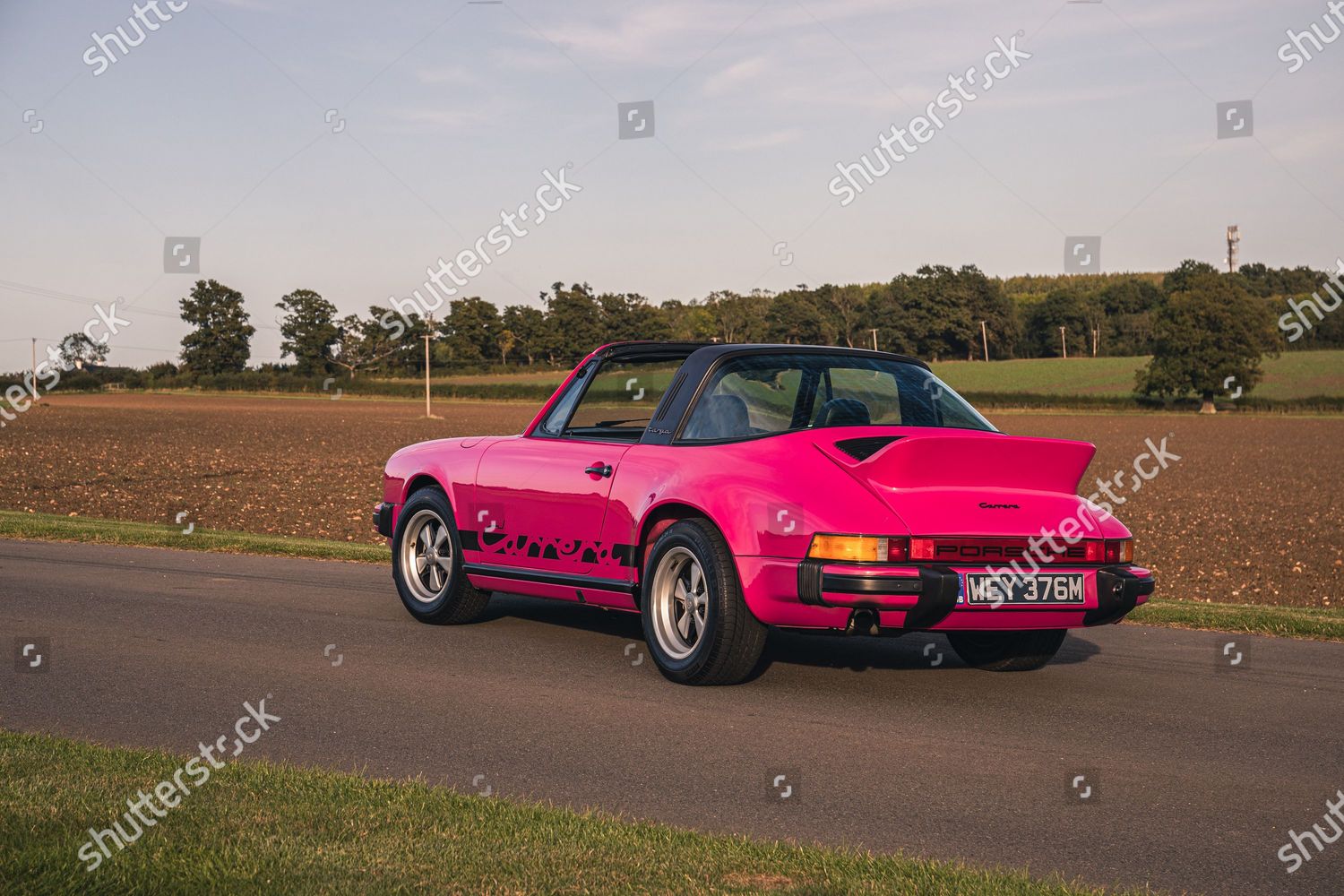 Pretty Pink A Bright Pink Porsche Sports Car Redaktionelles Stockfoto Stockbild Shutterstock