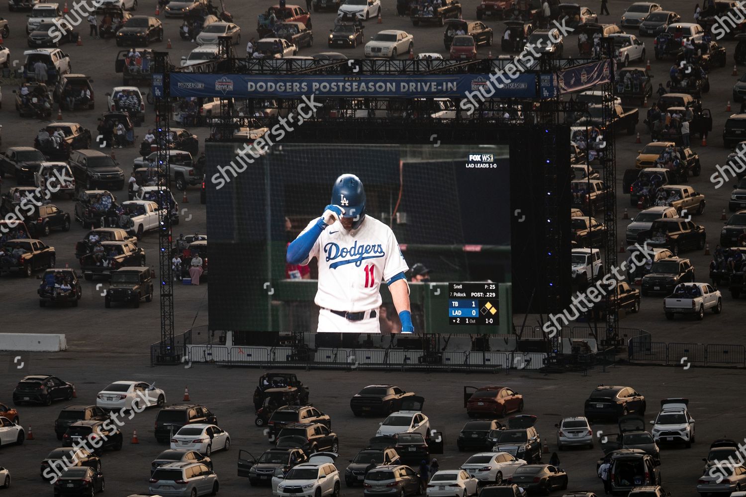 World Series 2020: Dodgers fans watching at stadium drive-in