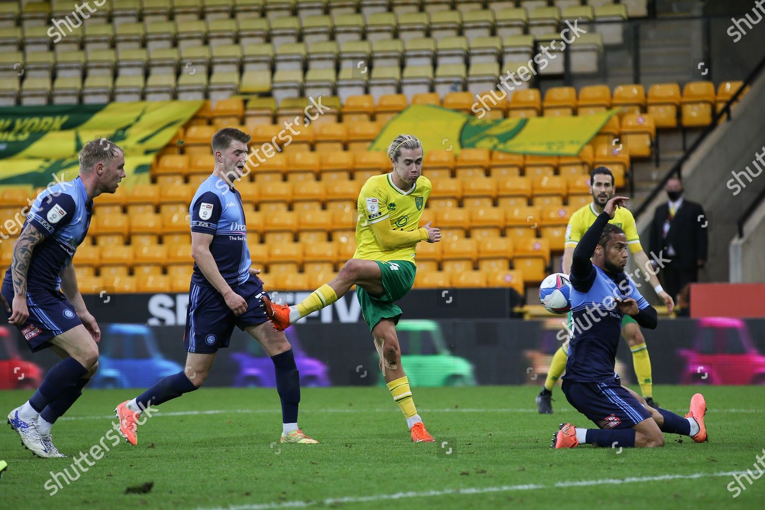 Curtis Thompson Wycombe Wanderers Blocks Shot Todd Editorial Stock Photo Stock Image Shutterstock