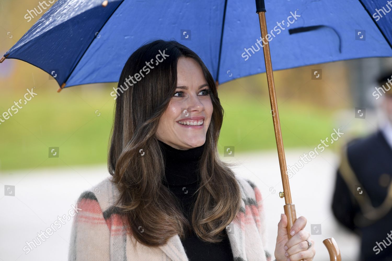 CASA REAL DE SUECIA - Página 78 Princess-sofia-and-prince-carl-philip-visit-varmland-sweden-shutterstock-editorial-10977745ac