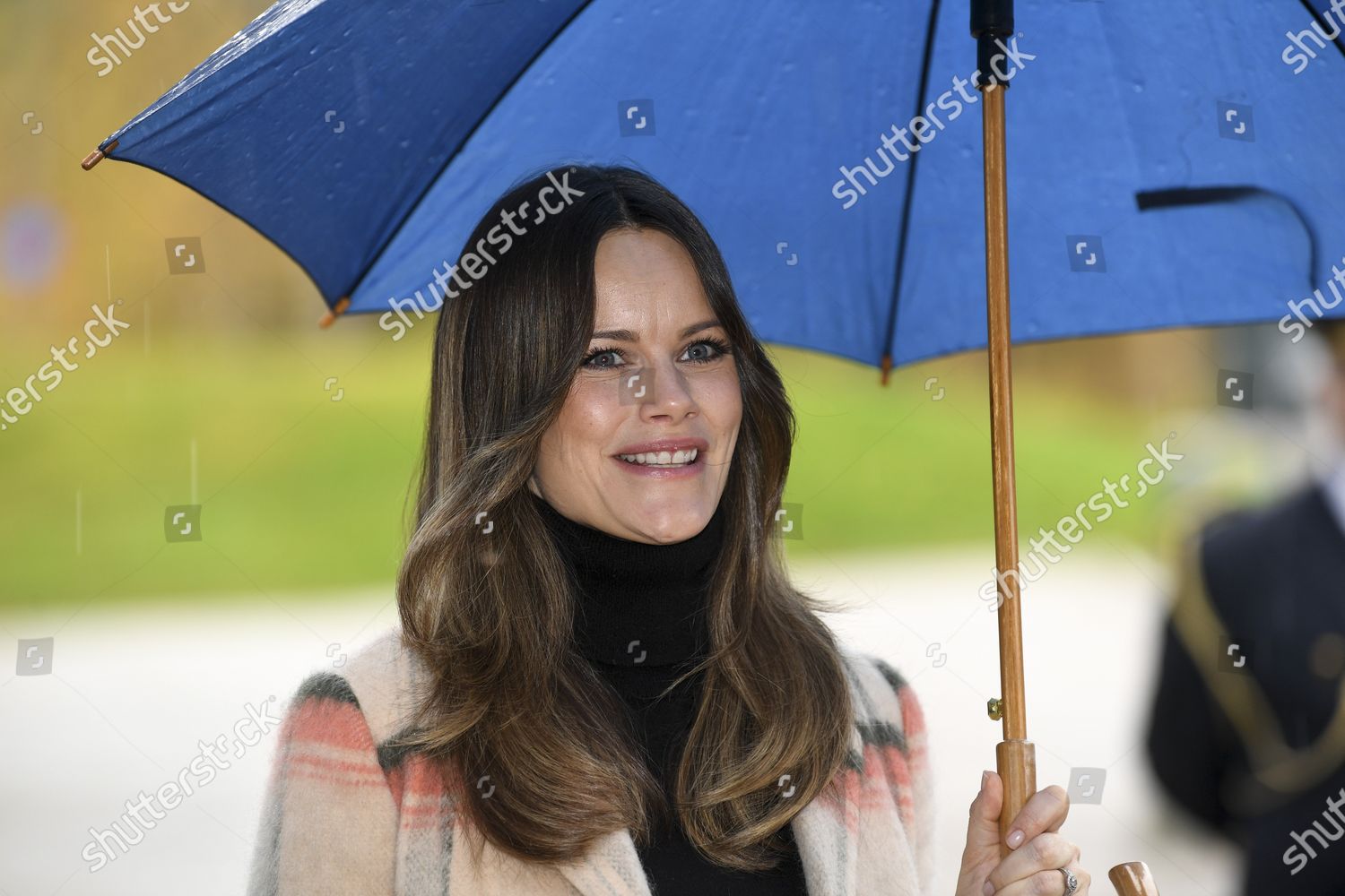 CASA REAL DE SUECIA - Página 78 Princess-sofia-and-prince-carl-philip-visit-varmland-sweden-shutterstock-editorial-10977745al