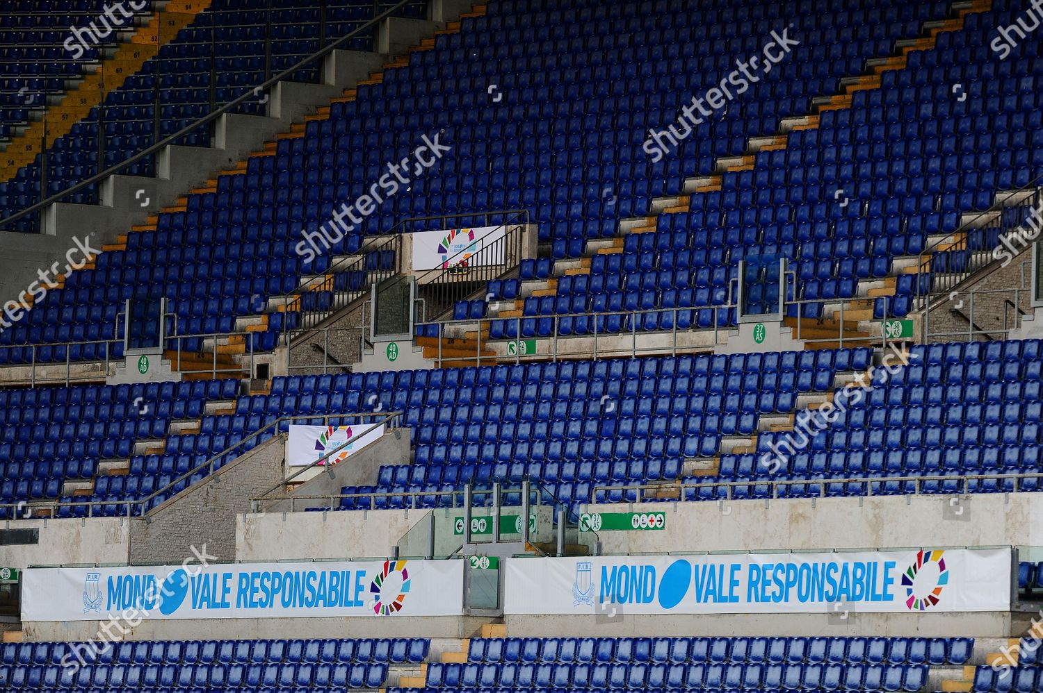 general view empty seats inside Stadio Olipmico Foto editorial en stock