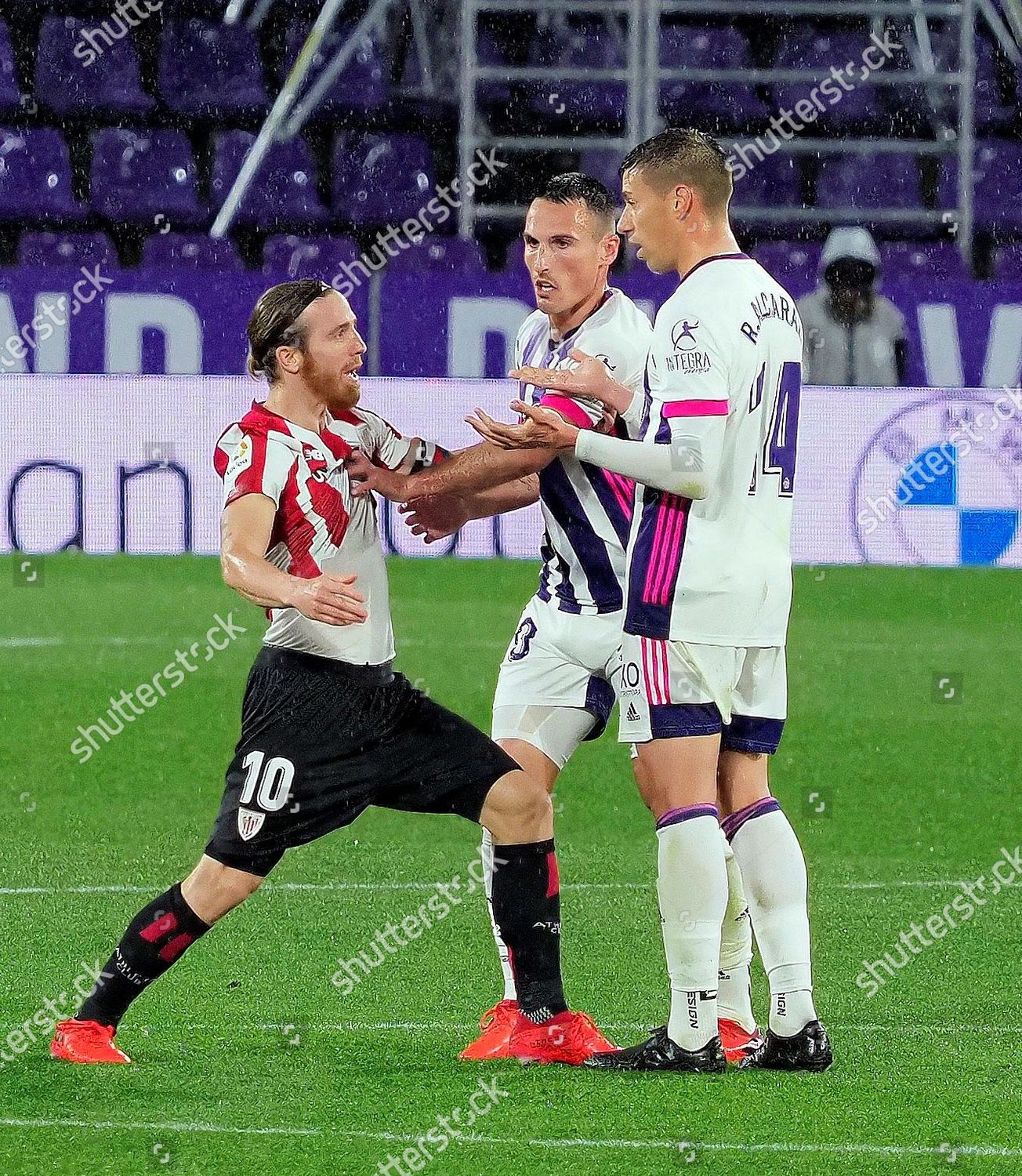 Athletic Bilbaos Striker Iker Muniain L Argues Editorial Stock Photo Stock Image Shutterstock