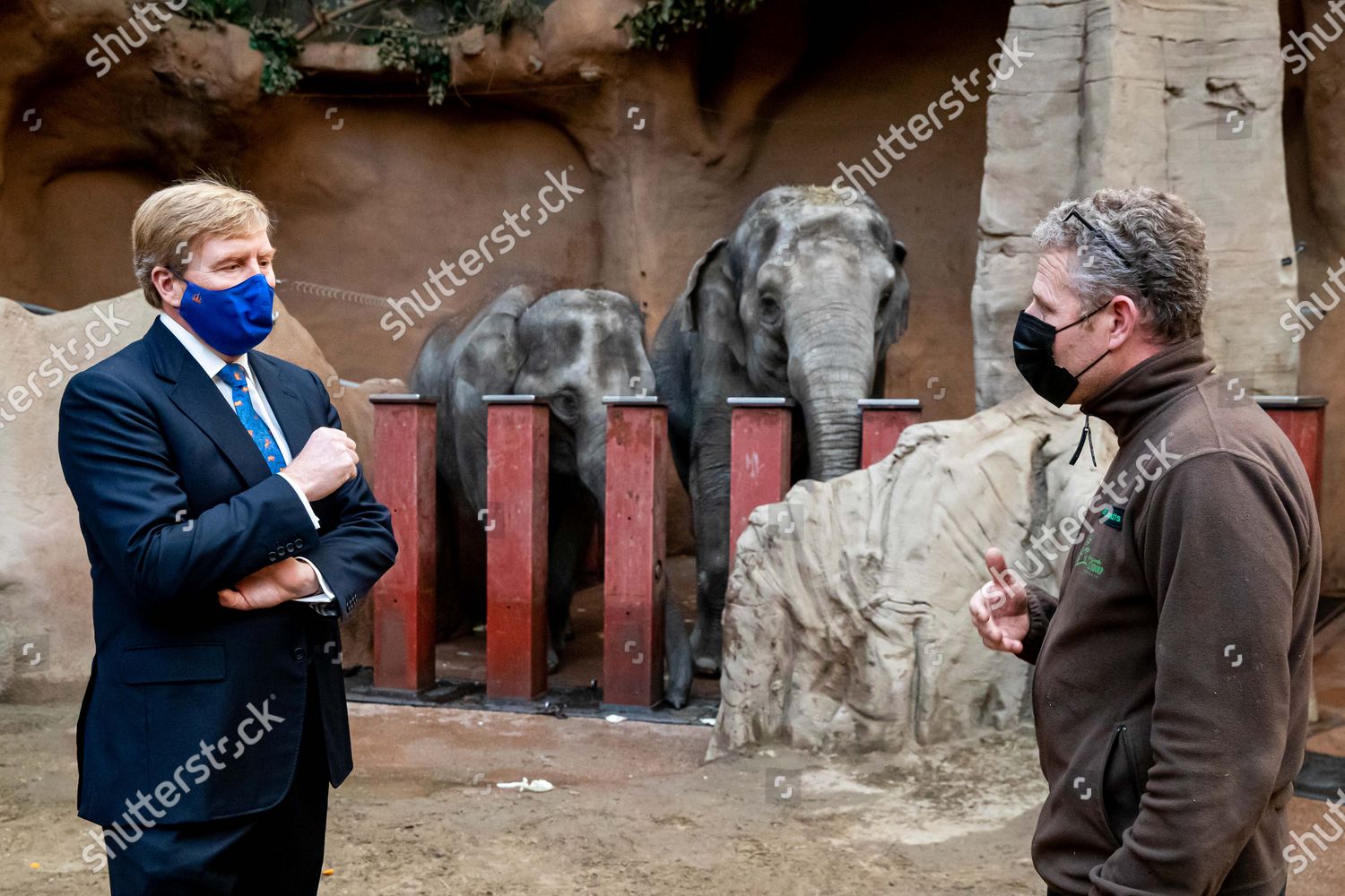 CASA REAL HOLANDESA - Página 78 King-willem-alexander-visit-to-blijdorp-zoo-rotterdam-the-netherlands-shutterstock-editorial-11030387j