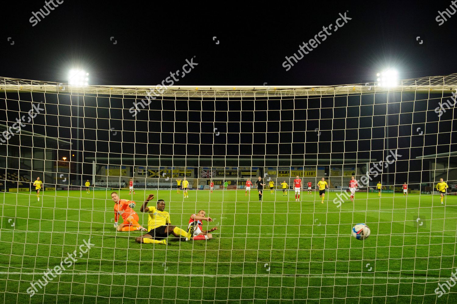 Dziennikarskie Zdjecia Stockowe Lucas Akins Burton Albion Scores Goal Make Zdjecia Stockowe Shutterstock