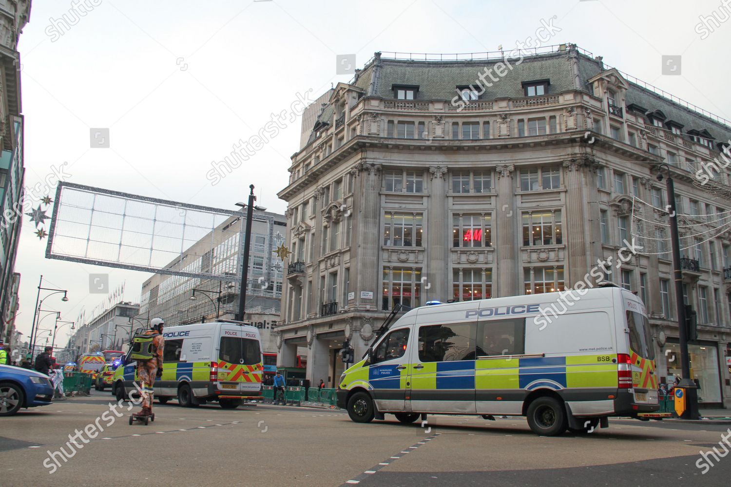 antyder uafhængigt sensor Police vans race through Oxford Circus towards Editorial Stock Photo -  Stock Image | Shutterstock