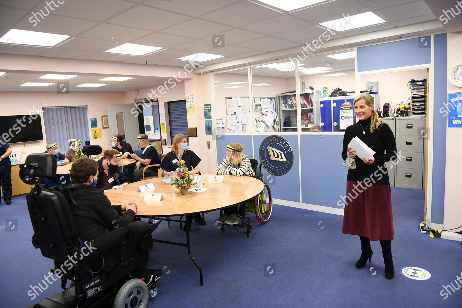 CASA REAL BRITÁNICA - Página 18 Sophie-countess-of-wessex-visit-to-disability-initiative-camberley-surrey-uk-shutterstock-editorial-11104627am