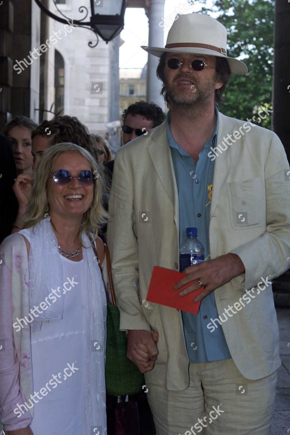Pentru Paul Merton His Wife Sarah Parkinson este fotografie editorială