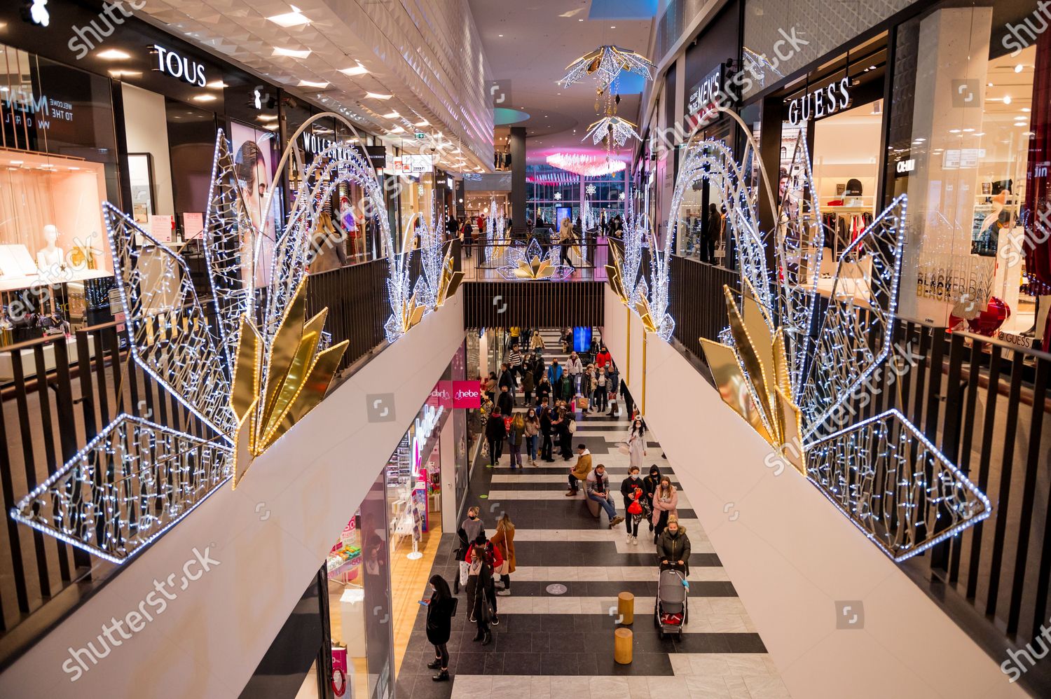 tåbelig klæde sig ud Selskab Christmas shopping Queues shoppers shopping center Forum Editorial Stock  Photo - Stock Image | Shutterstock