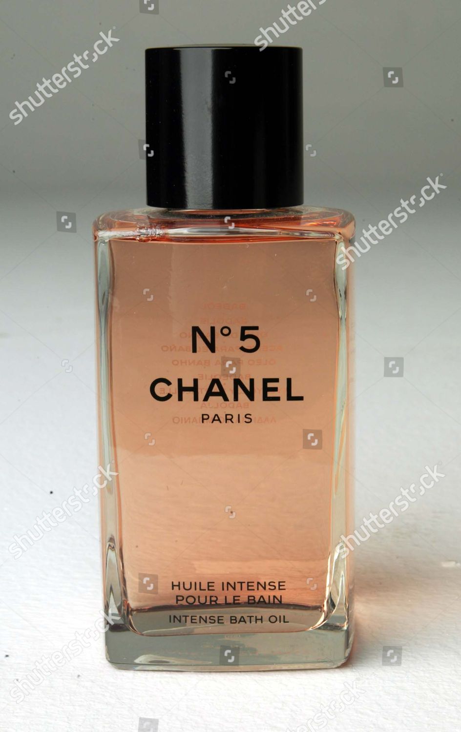 Chanel No5 Intense Bath Oil A65 Redactionele stockfoto