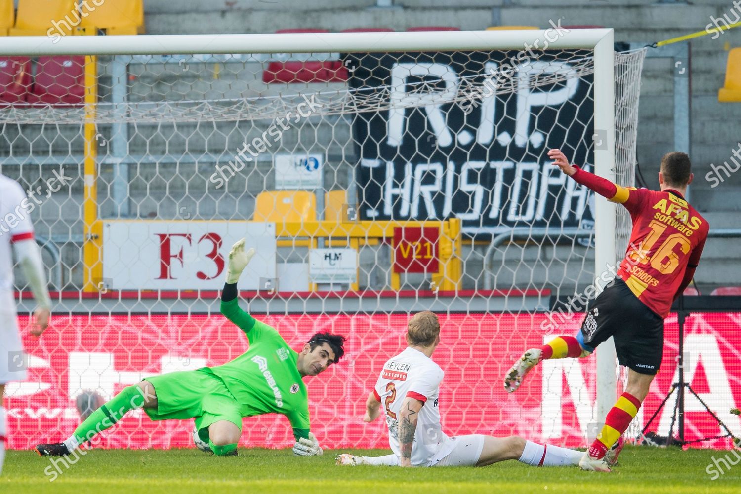 Antwerps Goalkeeper Alireza Beiranvand Mechelens Rob Schoofs Editorial Stock Photo Stock Image Shutterstock