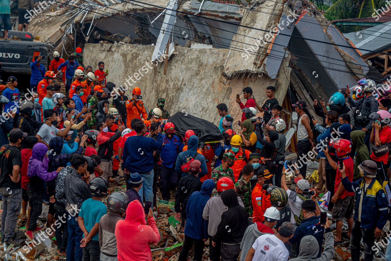 Members Indonesian Rescuers Carry Body Earthquake Editorial Stock Photo ...