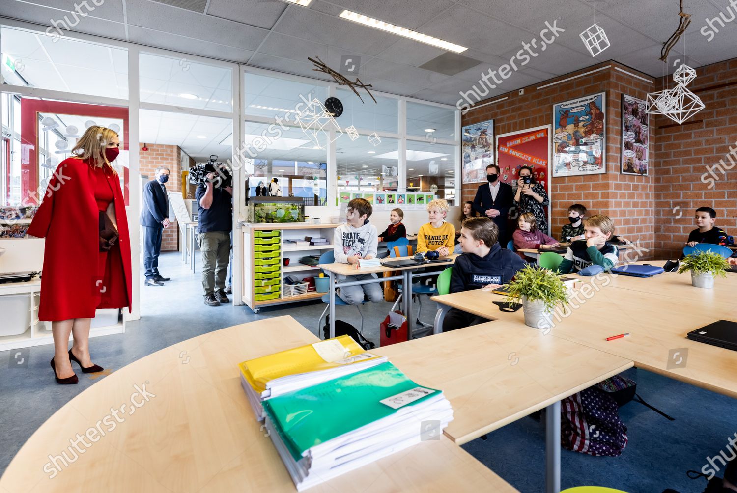 CASA REAL HOLANDESA - Página 91 Queen-maxima-visit-to-sabina-van-egmond-primary-school-oud-beijerland-the-netherlands-shutterstock-editorial-11764816v