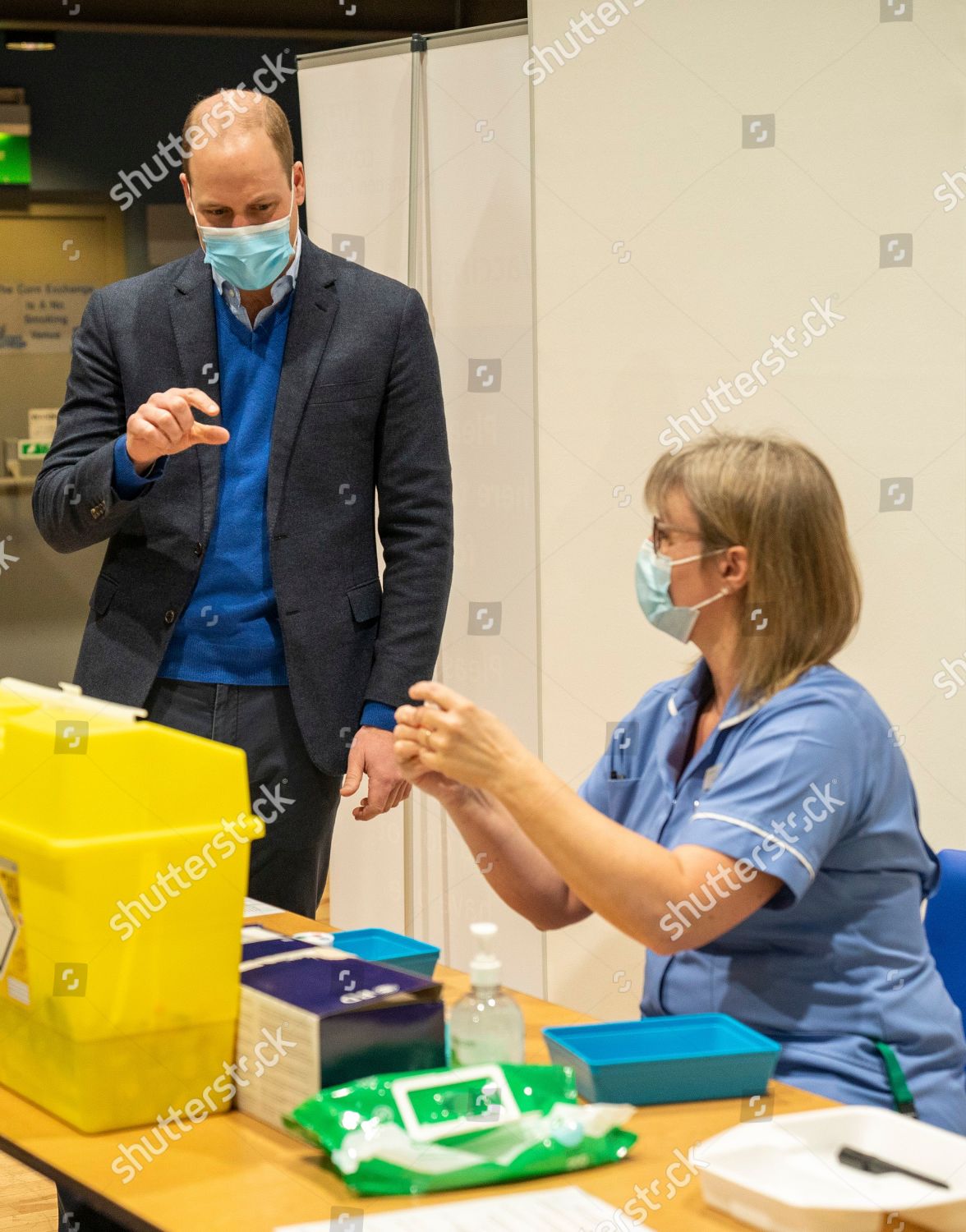 CASA REAL BRITÁNICA - Página 37 Prince-william-visits-kings-lynn-corn-exchange-vaccination-centre-norfolk-uk-shutterstock-editorial-11770948e