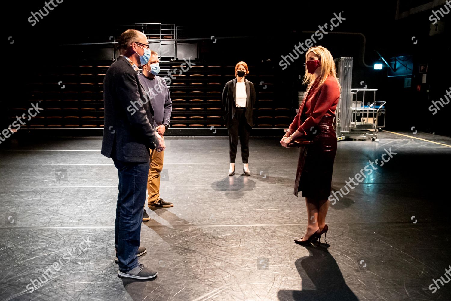 CASA REAL HOLANDESA - Página 93 Queen-maxima-visits-the-dutch-dance-theater-the-hague-the-netherlands-shutterstock-editorial-11802169u