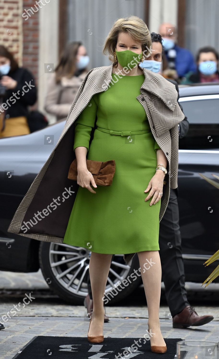 CASA REAL BELGA - Página 45 Queen-mathilde-of-belgium-visits-children-of-the-renaissance-mechelen-belgium-shutterstock-editorial-11830754b