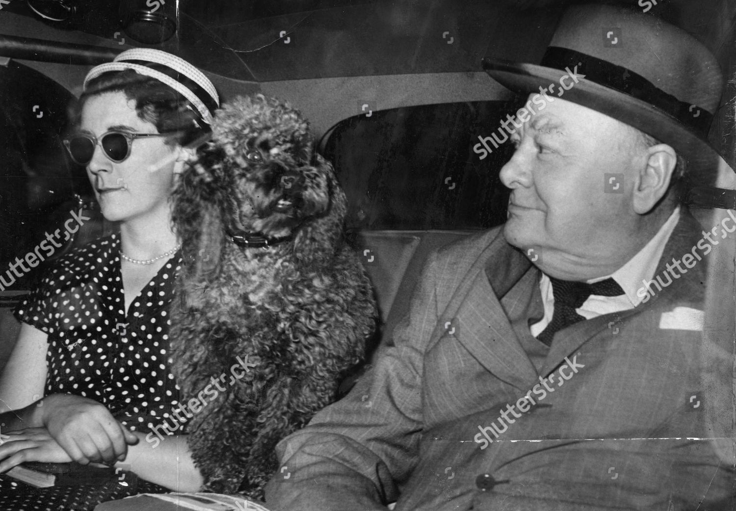 Winston Churchill Seen Leaving Downing Street redaktionelt stock-foto – stock-foto Shutterstock
