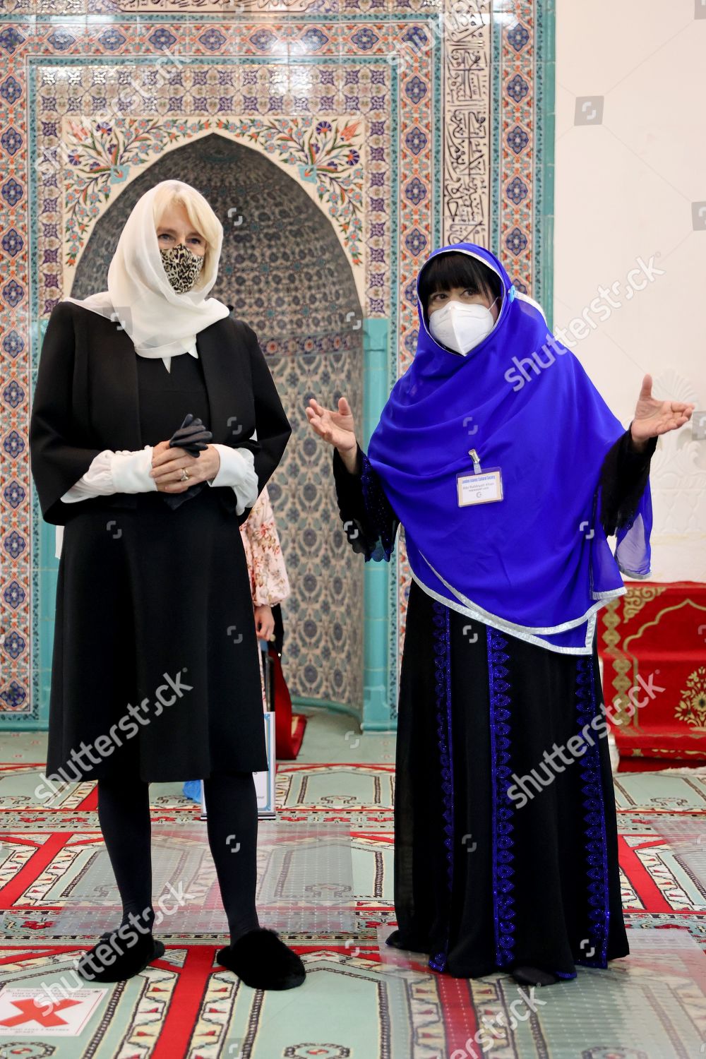 CASA REAL BRITÁNICA - Página 52 Camilla-duchess-of-cornwall-visit-to-wightman-road-mosque-london-uk-shutterstock-editorial-11847770e