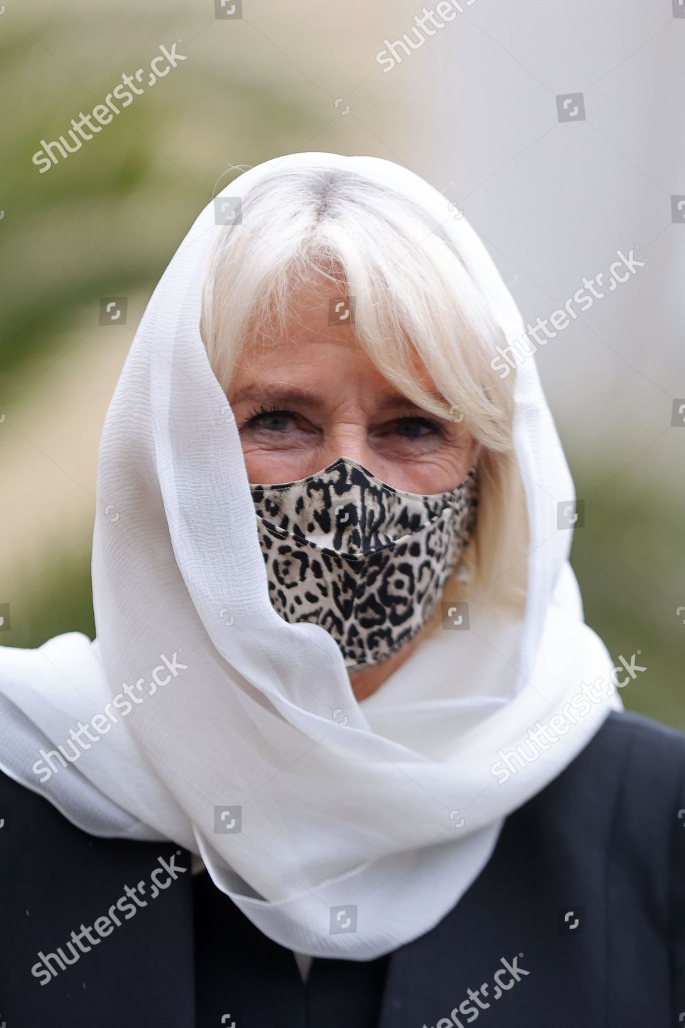 CASA REAL BRITÁNICA - Página 52 Camilla-duchess-of-cornwall-visit-to-wightman-road-mosque-london-uk-shutterstock-editorial-11847770f