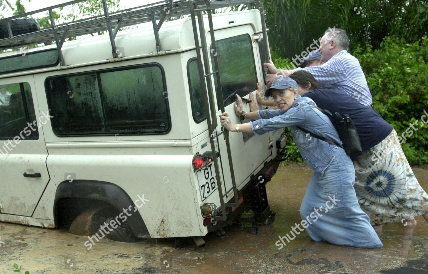 land rover push car