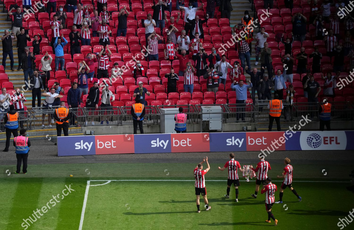 Brentford Players Celebrate Championship Trophy Front Editorial Stock ...