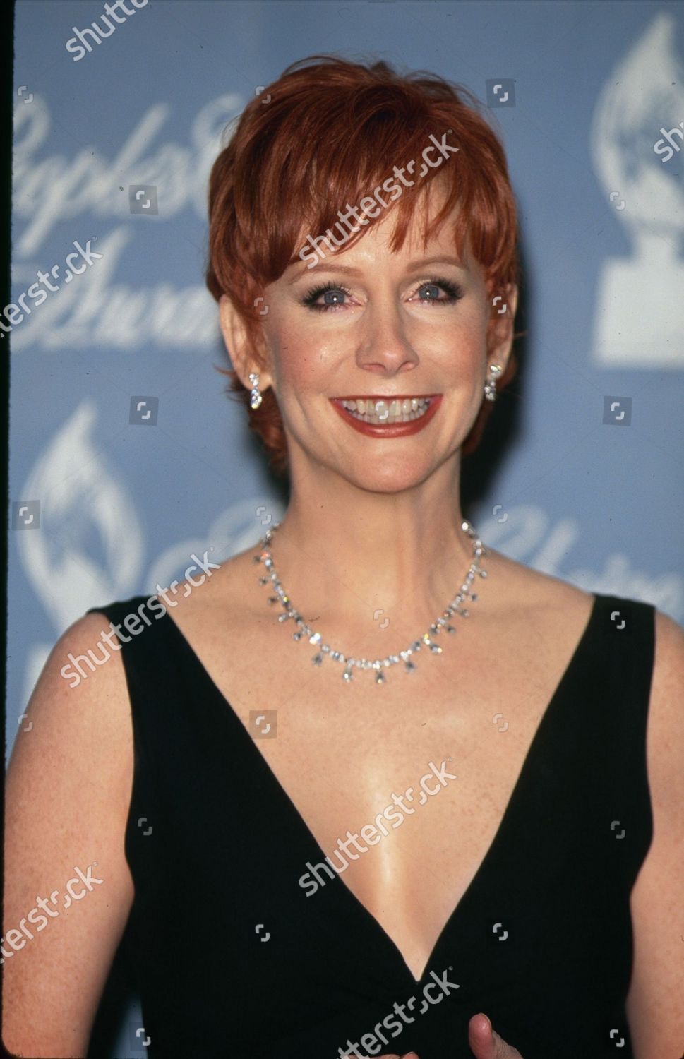 reba mcentire short hair