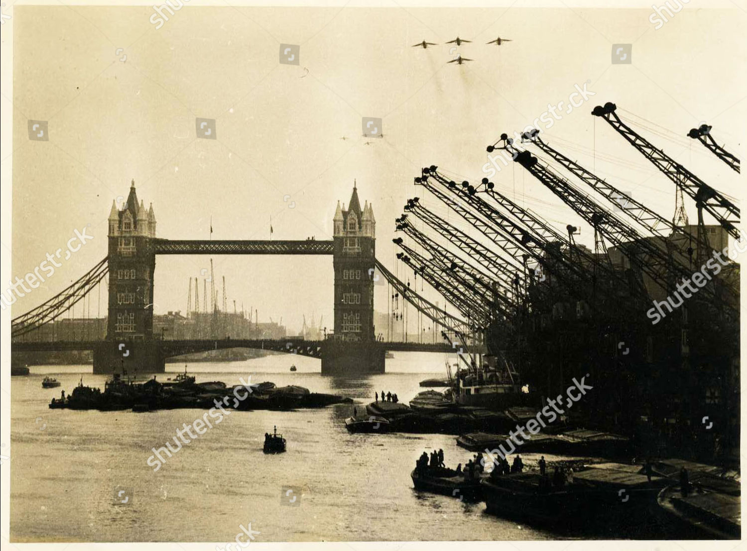 Dockers Lowered Cranes Churchills Funeral Barge Editorial Stock Photo