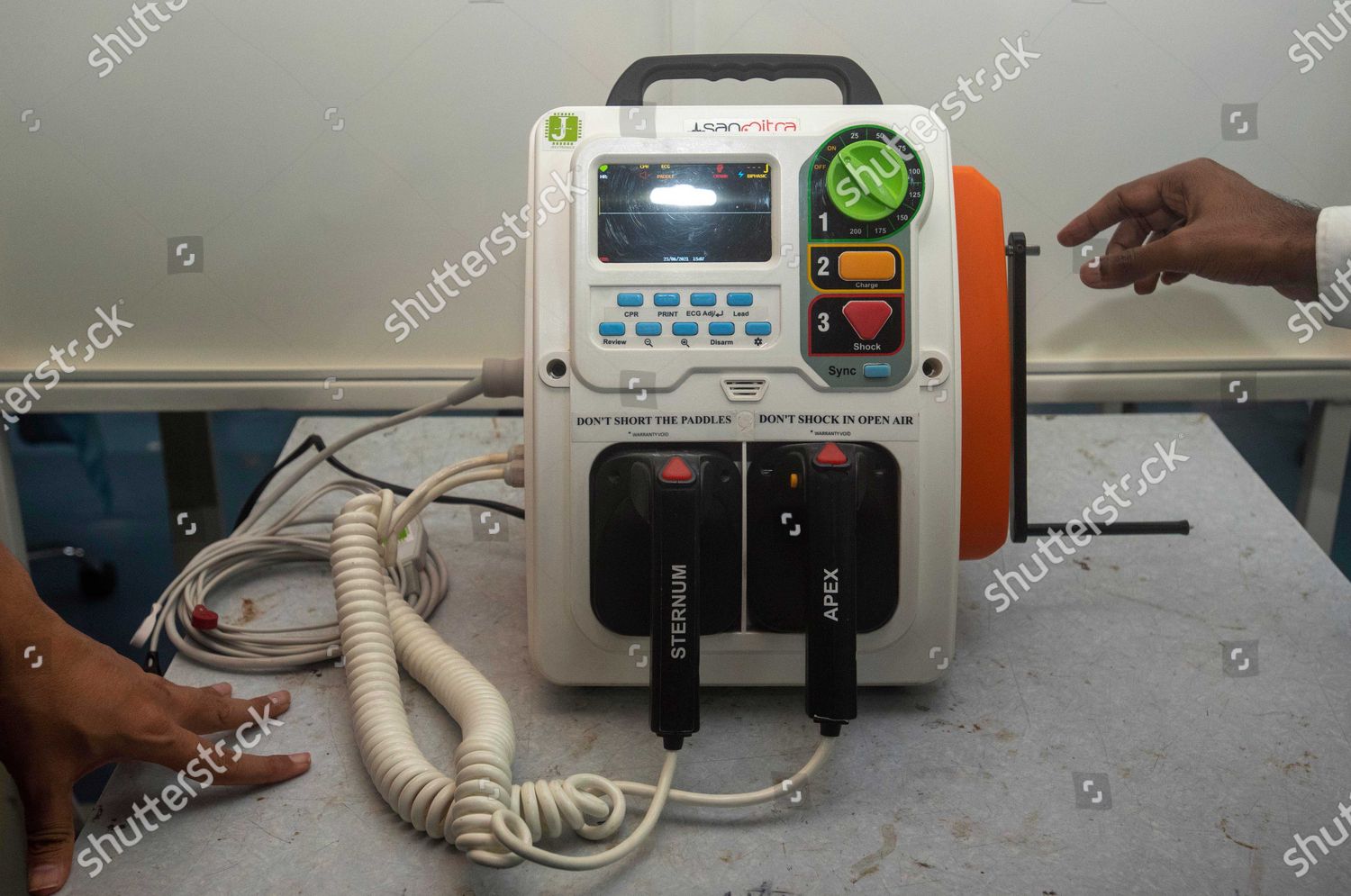 Worlds 1st Dual Powered Defibrillator Jeevtronics Editorial Stock Photo