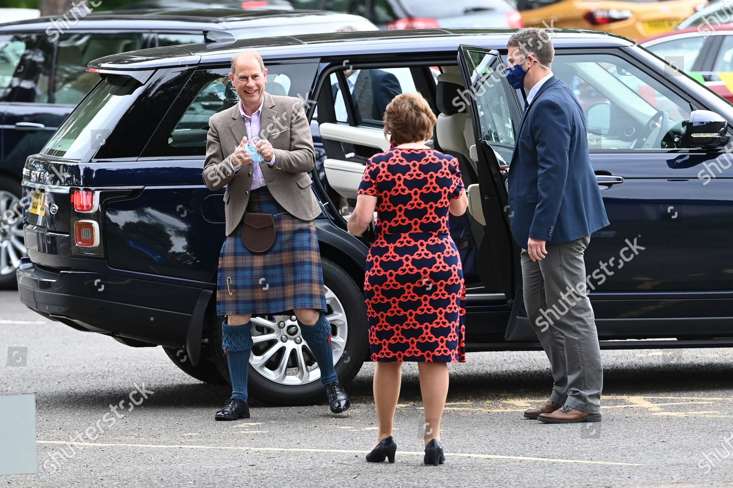 CASA REAL BRITÁNICA - Página 76 Prince-edward-and-sophie-countess-of-wessex-visit-to-forfar-golf-club-scotland-uk-shutterstock-editorial-12172307a