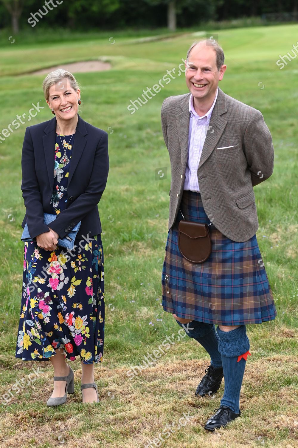 CASA REAL BRITÁNICA - Página 76 Prince-edward-and-sophie-countess-of-wessex-visit-to-forfar-golf-club-scotland-uk-shutterstock-editorial-12172307aq