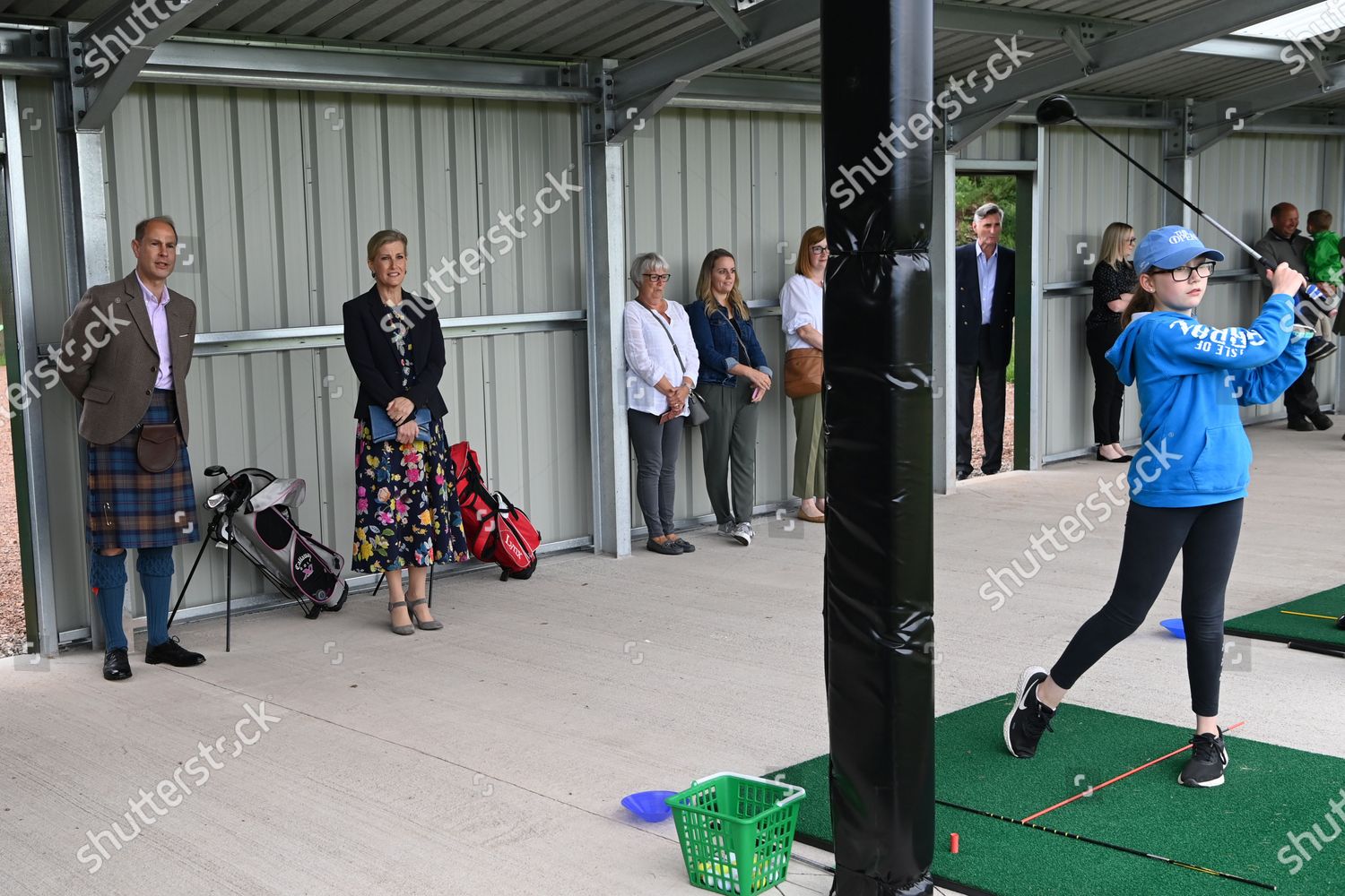 CASA REAL BRITÁNICA - Página 76 Prince-edward-and-sophie-countess-of-wessex-visit-to-forfar-golf-club-scotland-uk-shutterstock-editorial-12172307ax
