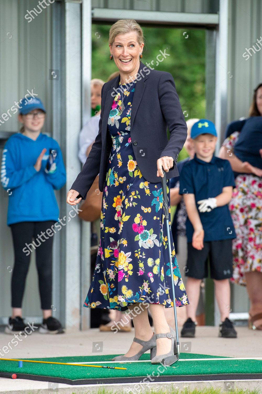 CASA REAL BRITÁNICA - Página 76 Prince-edward-and-sophie-countess-of-wessex-visit-to-forfar-golf-club-scotland-uk-shutterstock-editorial-12172307be