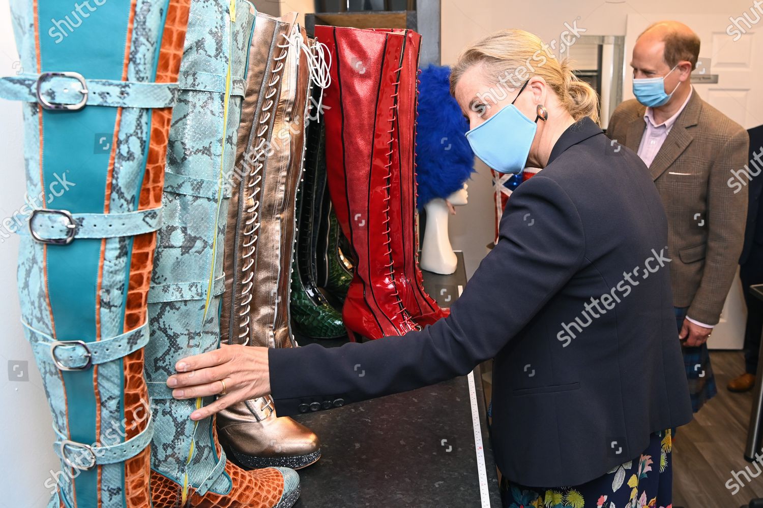 CASA REAL BRITÁNICA - Página 75 Prince-edward-and-sophie-countess-of-wessex-visit-to-utopia-costumes-forfar-scotland-uk-shutterstock-editorial-12172309ad