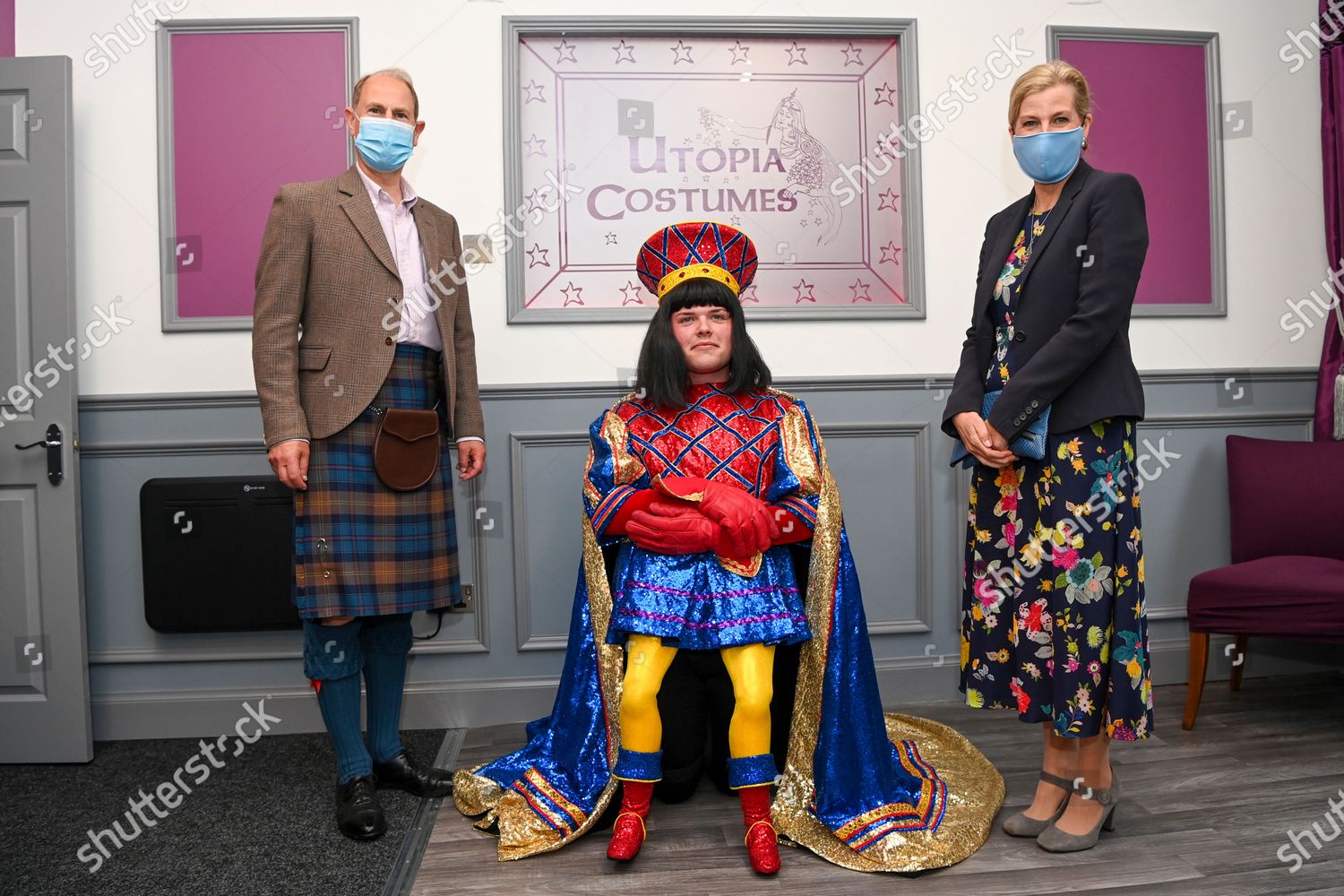 CASA REAL BRITÁNICA - Página 75 Prince-edward-and-sophie-countess-of-wessex-visit-to-utopia-costumes-forfar-scotland-uk-shutterstock-editorial-12172309be