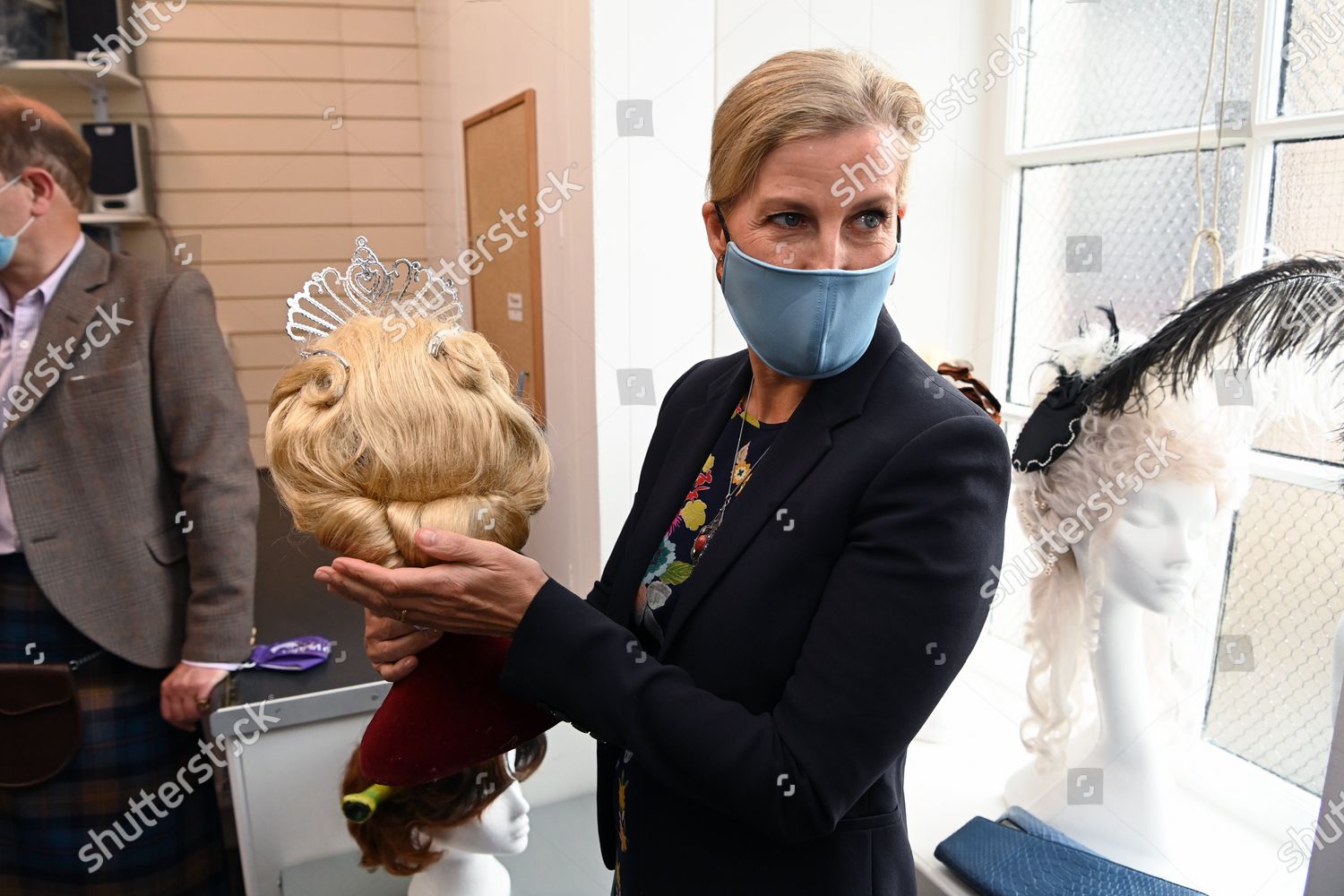 CASA REAL BRITÁNICA - Página 75 Prince-edward-and-sophie-countess-of-wessex-visit-to-utopia-costumes-forfar-scotland-uk-shutterstock-editorial-12172309p