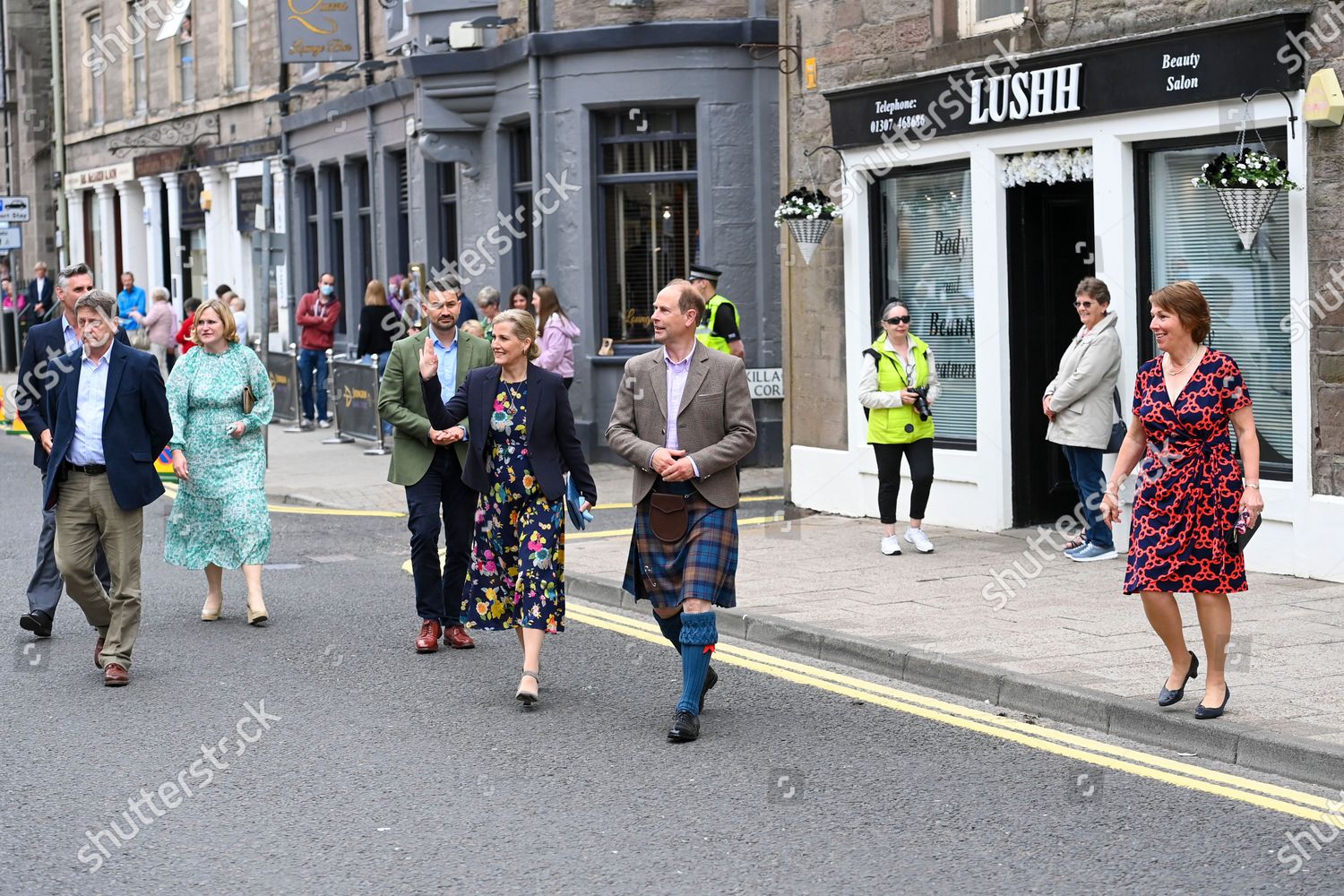 CASA REAL BRITÁNICA - Página 75 Prince-edward-and-sophie-countess-of-wessex-visit-to-s-mart-angus-forfar-scotland-uk-shutterstock-editorial-12172314aa