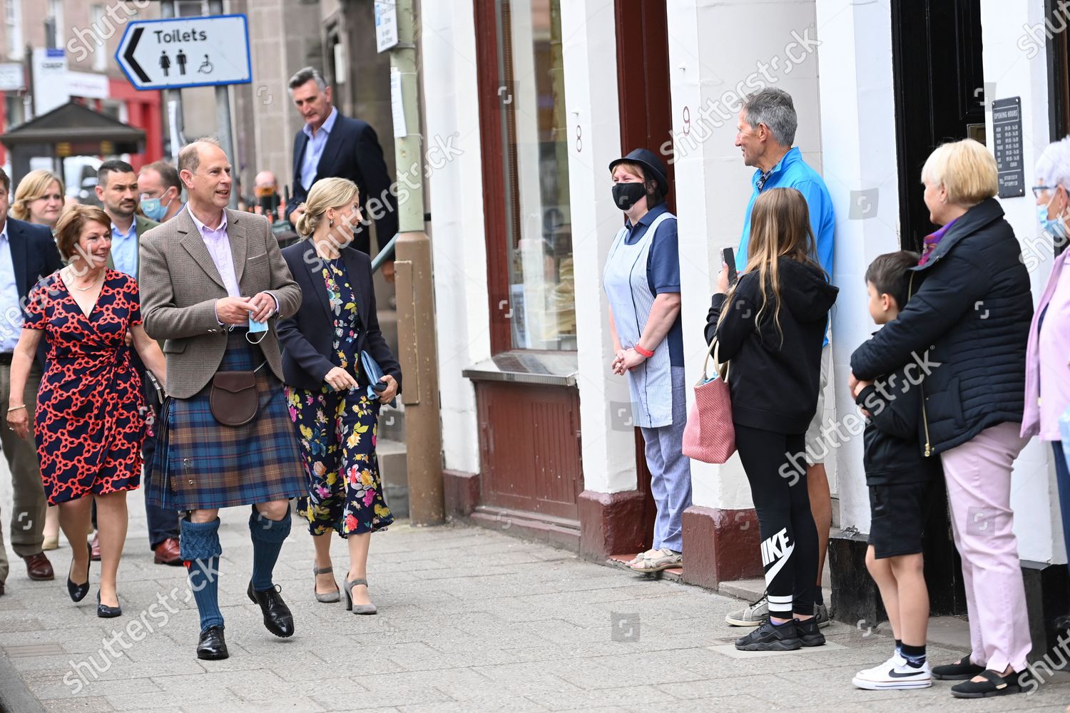 CASA REAL BRITÁNICA - Página 75 Prince-edward-and-sophie-countess-of-wessex-visit-to-s-mart-angus-forfar-scotland-uk-shutterstock-editorial-12172314ab