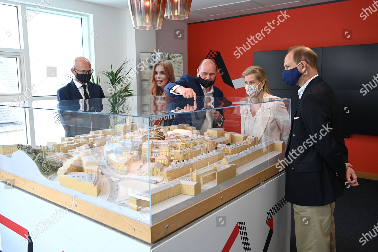 CASA REAL BRITÁNICA - Página 77 Prince-edward-and-sophie-countess-of-wessex-visit-to-edinburgh-scotland-uk-shutterstock-editorial-12173651t