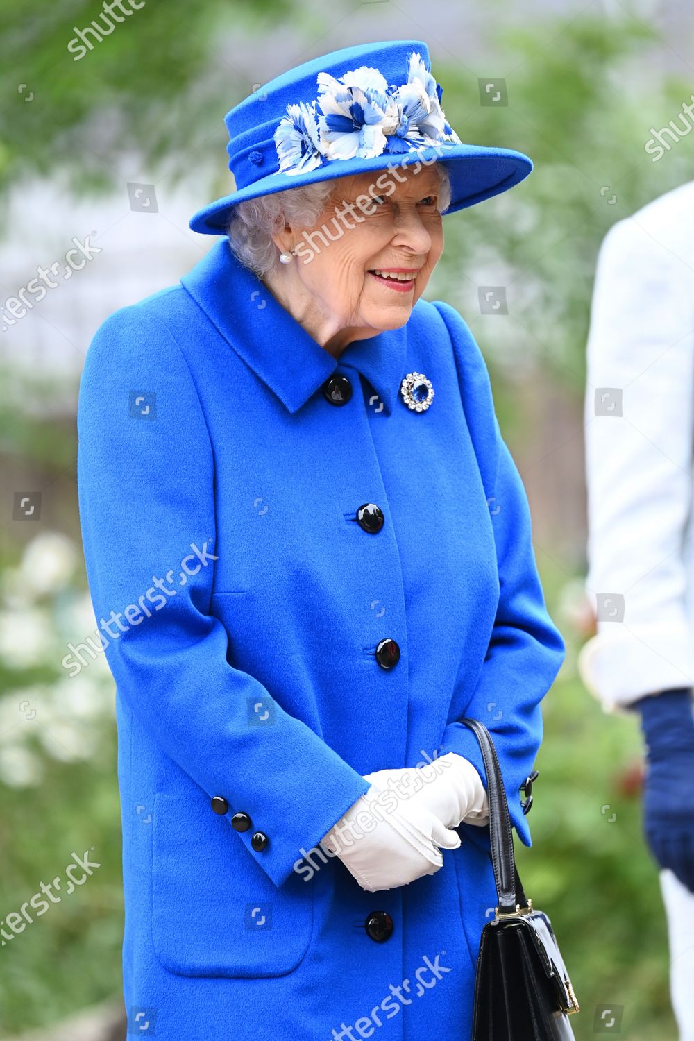 queen-elizabeth-ii-and-princess-anne-visit-the-childrens-wood-glasgow-scotland-uk-shutterstock-editorial-12189934ae.jpg