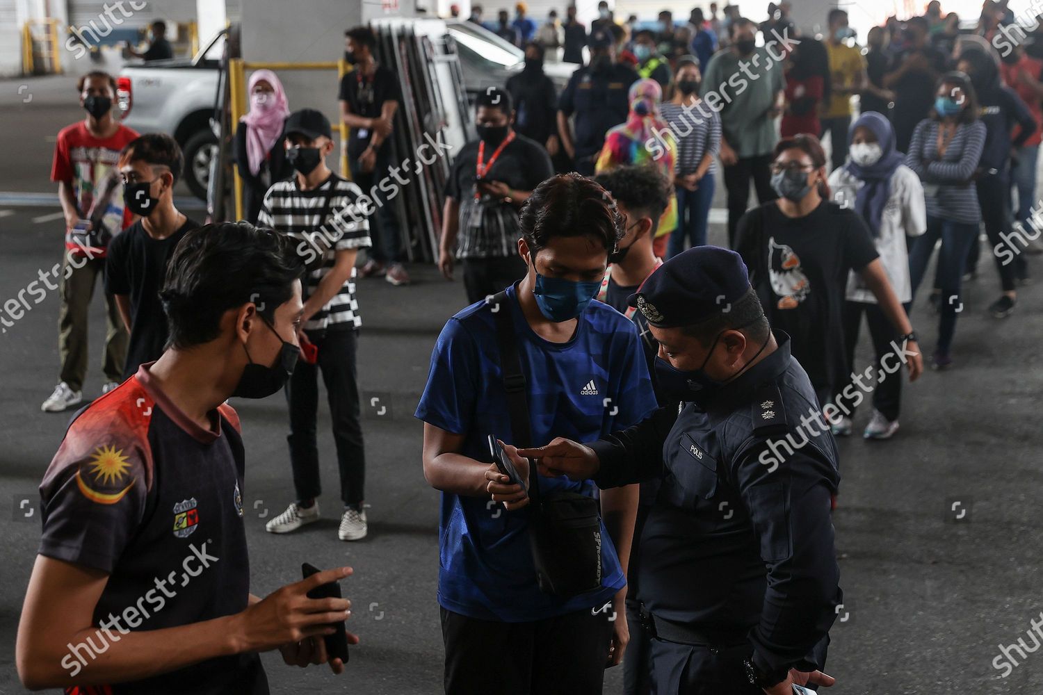 Royal Malaysian Police Officer Checks Workers Editorial Stock Photo ...