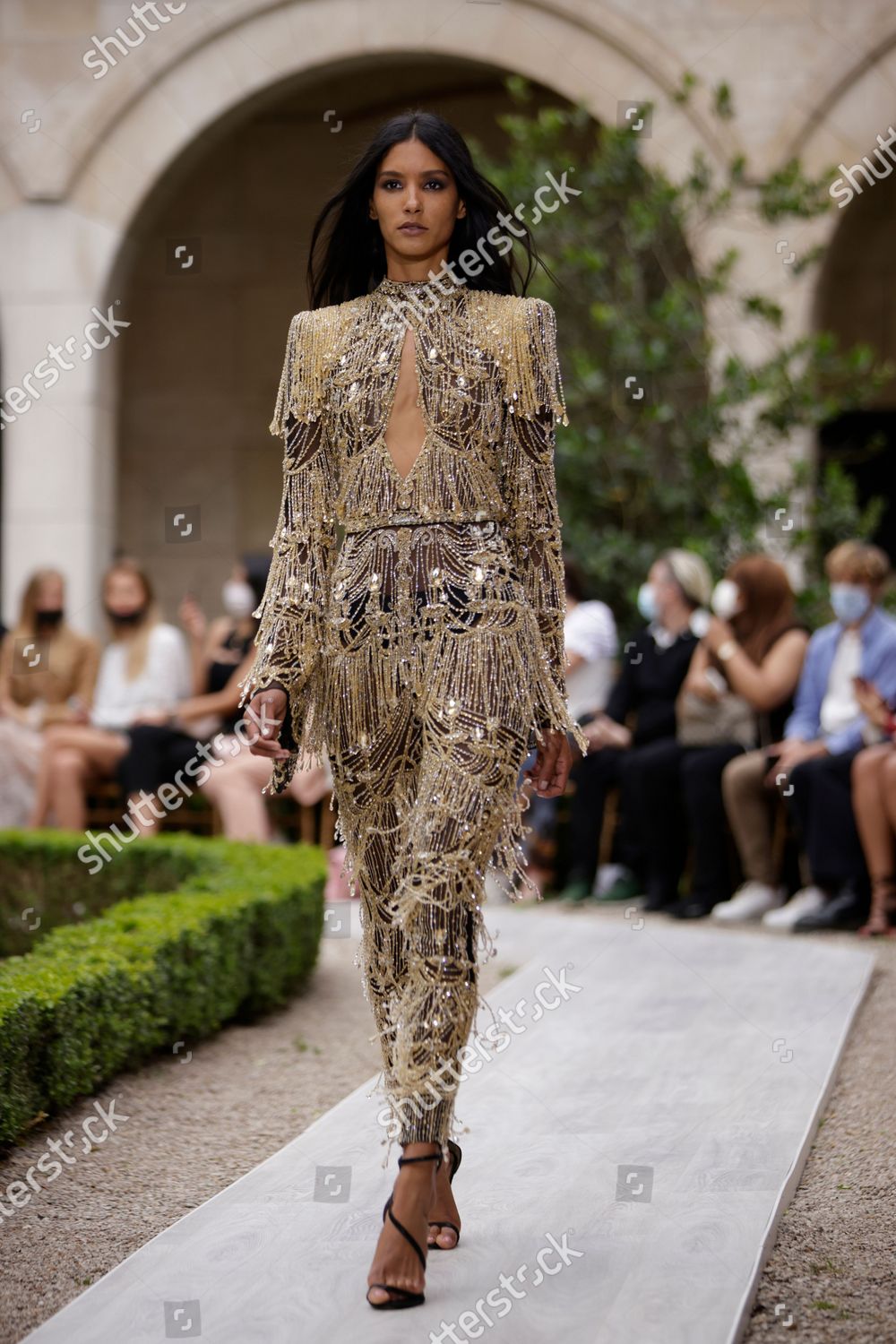 Pin on Paris 2021-2022 Fall Winter Womens Runways