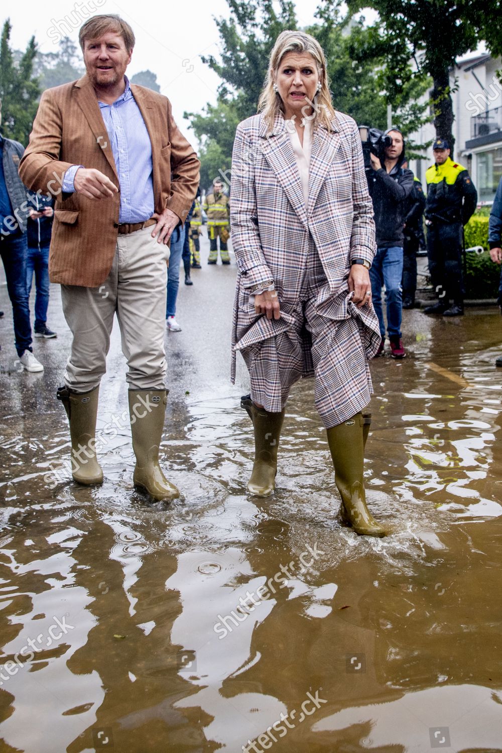 CASA REAL HOLANDESA - Página 20 King-willem-alexander-and-queen-maxima-visit-flooded-region-valkenburg-aan-de-geul-netherlands-shutterstock-editorial-12216250d