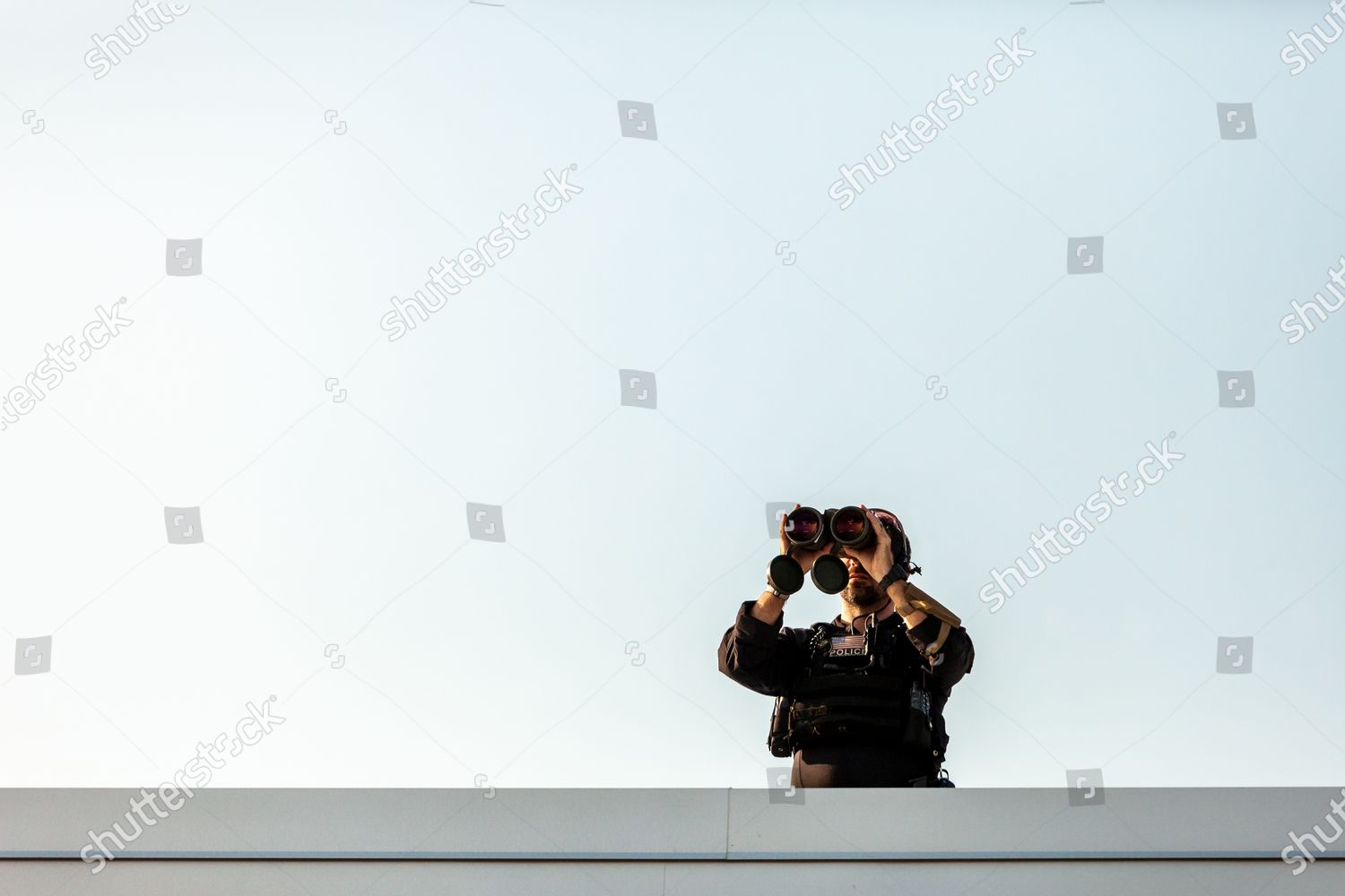 Secret Service Officer Scans Vicinity Roof Editorial Stock Photo ...